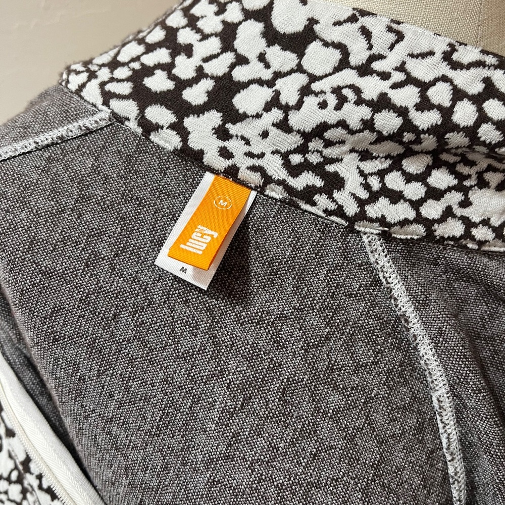 Lucy 1/2 zip animal print jersey pullover - Picture 8 of 8